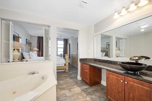 Billede fra billedgalleriet på Luxury 5th Floor 3 BR Condo Direct Oceanfront Wyndham Ocean Walk Resort Daytona Beach | 504 i Daytona Beach