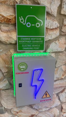 a box with a lightning bolt on top of it at Heraklia villa sea view pool & jacuzzi in Nea Iraklia