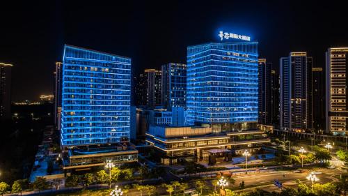 a city skyline with tall buildings at night at 开芯国际大酒店 in Guangzhou