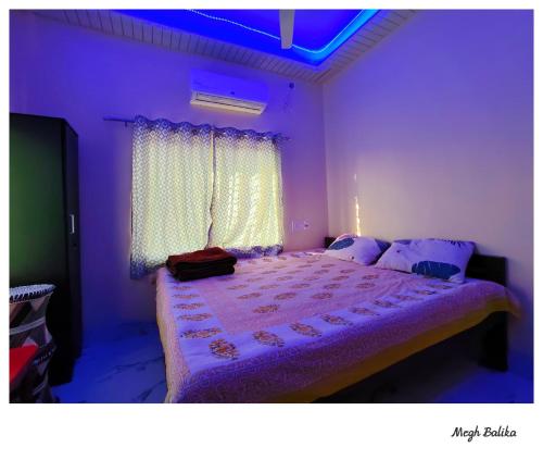 a bedroom with a large bed with a window at Megh Balika Santiniketan Family Homestay, The Best Homestay in Santiniketan in Shānti Niketan