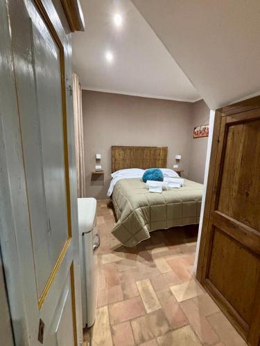 a bedroom with a bed and a room with a door at Dilà Assisi Rooms in Assisi