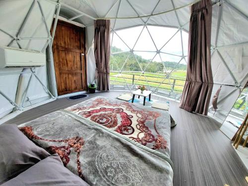 a bedroom with a large bed in a dome tent at Ploy&Praew โดม 1 in Ban Sop Mae Klang