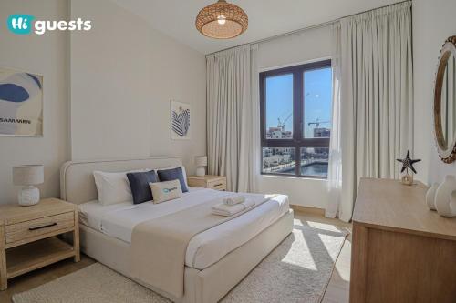 Postel nebo postele na pokoji v ubytování HiGuests - Elegant 1BR Retreat with Sea View in La Rive