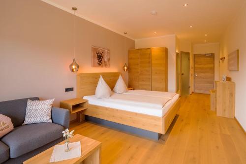 Katil atau katil-katil dalam bilik di Main-Vinotel Weingut Helmstetter