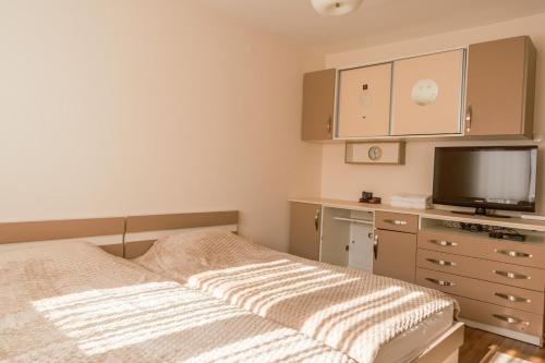 Ένα ή περισσότερα κρεβάτια σε δωμάτιο στο Rron's Apartment