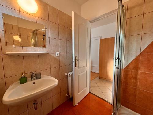 Koupelna v ubytování Akácfa B&B