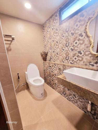 Ένα μπάνιο στο Kenaray Farmstay riverside
