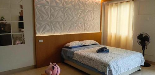 Katil atau katil-katil dalam bilik di SMDC Hill Residences, Unit 601
