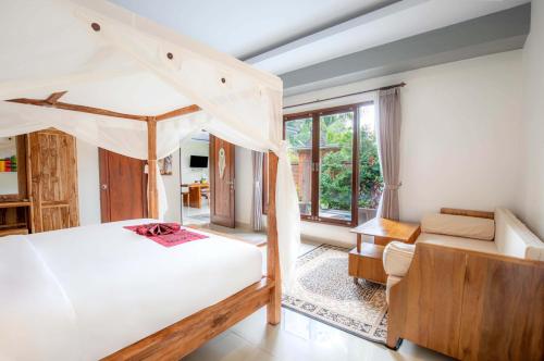 Una cama o camas en una habitación de Ubud Mesari Private Pool Villa