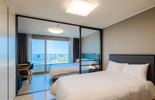 Cama o camas de una habitación en Blue Terra Sokcho