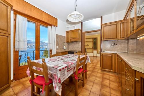 Dapur atau dapur kecil di Esperia Apartment