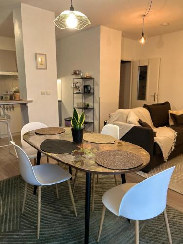 a living room with two tables and chairs at Niort Home in Niort