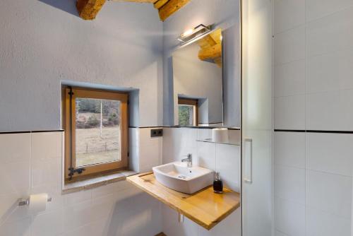 a bathroom with a sink and a mirror at Agroturisme La Serra in Vilada