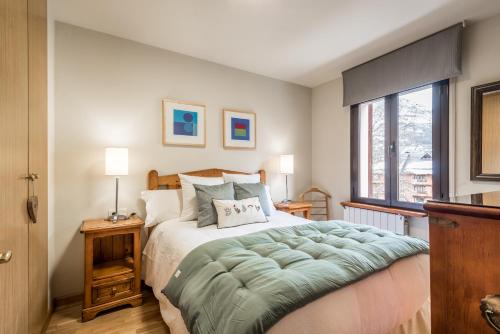 A bed or beds in a room at PIRENNE