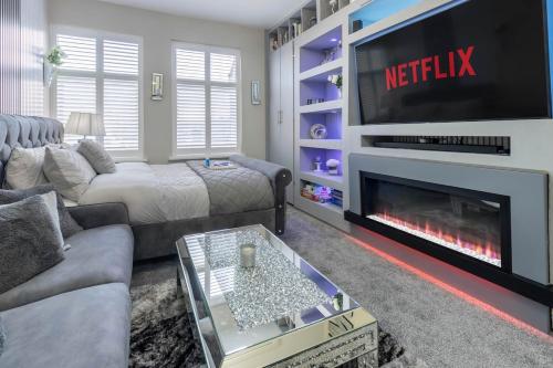 a living room with a fireplace and a tv at Diamond Studio Luxury Flat for 3 - Super Fast WiFi in Birmingham