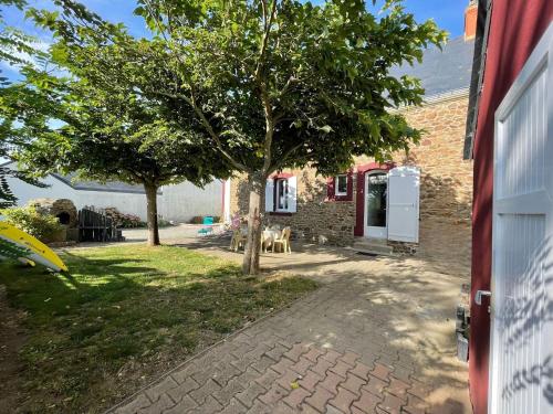Taman di luar Maison familiale vue sur la mer à Assérac