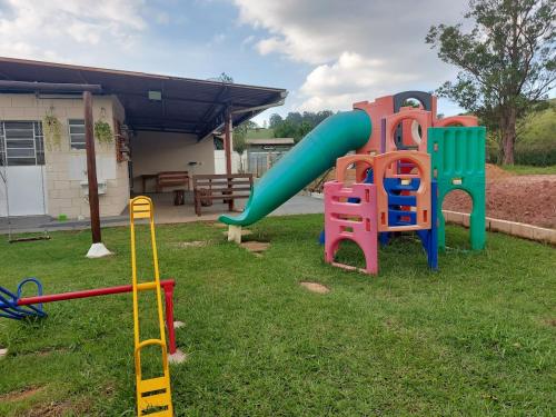 Kawasan permainan kanak-kanak di Chácara Casa Itatiba Sp Fds e Pernoites