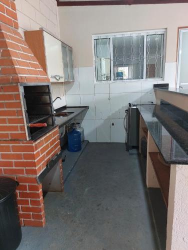 Dapur atau dapur kecil di Chácara Casa Itatiba Sp Fds e Pernoites