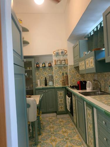 Dapur atau dapur kecil di Giovy's Home