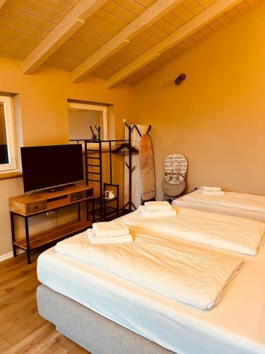 Katil atau katil-katil dalam bilik di Family Apartments Abuja