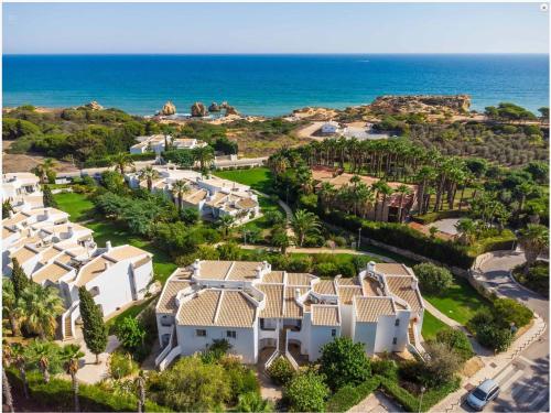 Ocean Vista Retreat with Beach & Pool Access by Drago Rentals