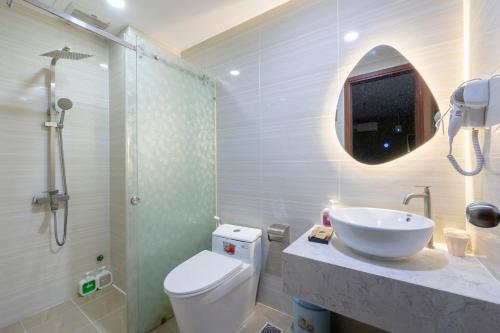 Ένα μπάνιο στο AMILA NGUYEN HUE HOTEL by SAZI