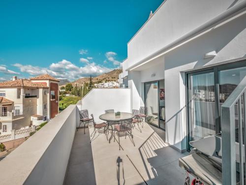 Modern townhouse with 3 terraces, pool and views