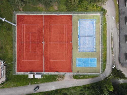 an overhead view of a building with red and blue at L'écrin de Torgon aux Portes du Soleil in Torgon
