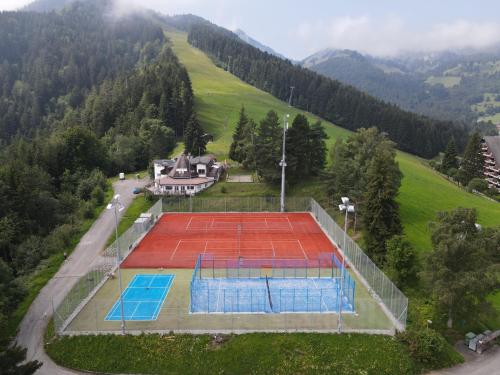 an aerial view of a tennis court on a hill at L'écrin de Torgon aux Portes du Soleil in Torgon
