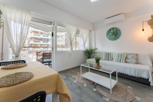 Salou Seafront! Private Terrace - AC & WiFi