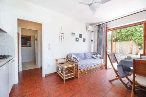 a living room with a couch and a table at Case vacanza Barbatoja in Fetovaia
