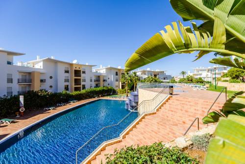 BnB Homes White Rose Garden Apartment with 2 Terraces & 2 Swimming Pools