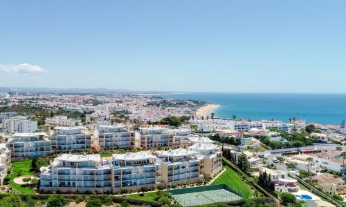 BnB Homes White Rose Garden Apartment with 2 Terraces & 2 Swimming Pools