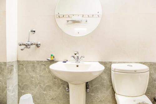 Ένα μπάνιο στο FabHotel Jaipur Villa