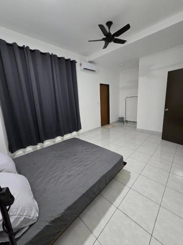 a bedroom with a bed and a ceiling fan at Homestay Iris Puncak Alam l Bersebelahan Hospital UiTM Puncak Alam l Teres 2 Tingkat in Bandar Puncak Alam