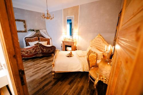 a bedroom with two beds and a table at Apartment Prenzlauer Berg in Berlin