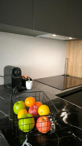 Kuchyň nebo kuchyňský kout v ubytování Exclusive City Apartment & Garden Bliss & Near Center & Free Parking