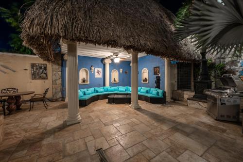 a living room with blue couches in a room at La Casa Piu Bella where the customer is king in Palm-Eagle Beach
