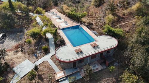 an overhead view of a house with a swimming pool at The Sky Imperial Jungle Camp Resort in Kumbhalgarh