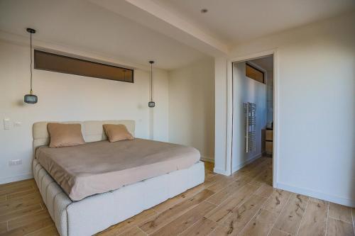 une chambre avec un lit dans une pièce dans l'établissement Casa Mia-Appartement Standing-Monticello, à Monticello