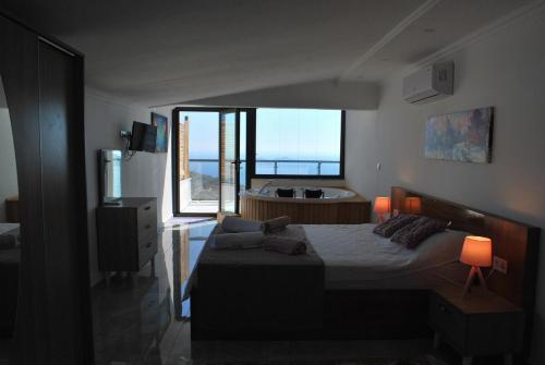 Кровать или кровати в номере KaşKalkanDenizmanzingJacuzzi with IcatacodDaire