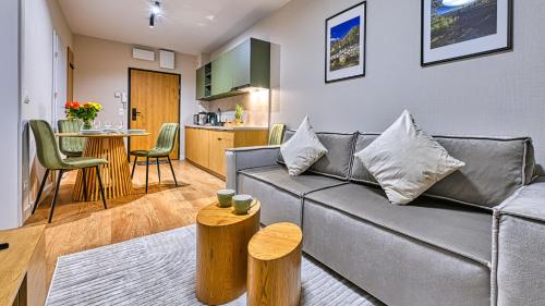 Belle View, Sun & Snow