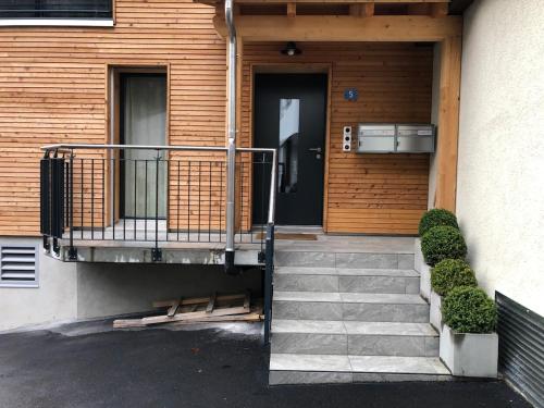 a building with a staircase leading to a door at Ruhig und Zentral in Unterschächen