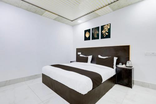 Postel nebo postele na pokoji v ubytování Hotel O Grand Heights