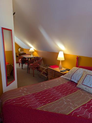 a bedroom with a bed and a dining room with a table at Au Saut Du Lit in Magog-Orford