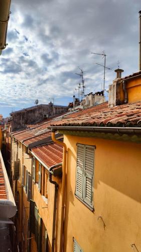 Beach Proximity in Historic Nice, Your Perfect 2 Room Rental