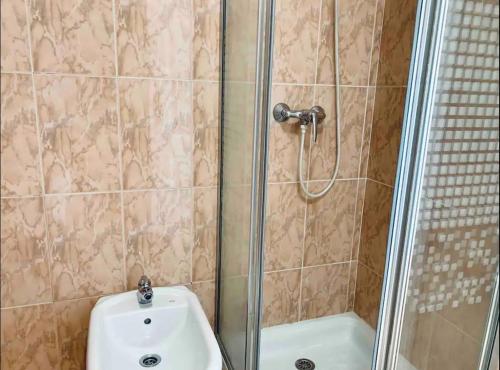 Bilik mandi di habitación BARAJAS