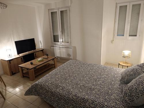 Μια τηλεόραση ή/και κέντρο ψυχαγωγίας στο studio neuf à 5 min d'Auxerre