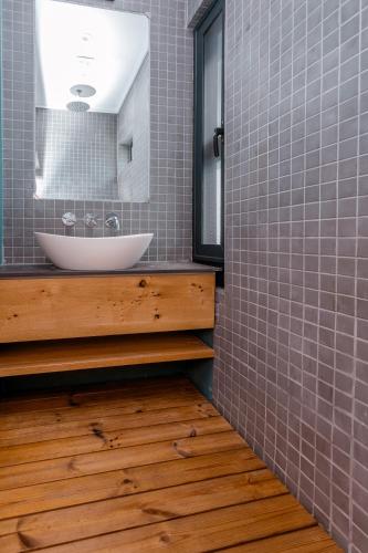 Ένα μπάνιο στο Sea Pod Luxury Container House