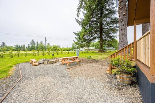 Φωτογραφία από το άλμπουμ του Rainforest Tiny Home Retreat Industrial 26 σε Forks